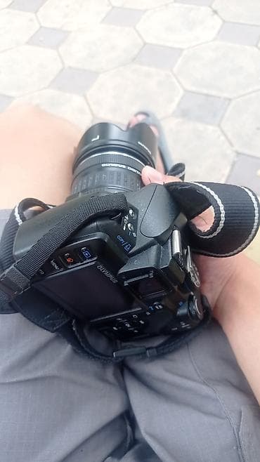 e mount: Зеркальная камера Olympus с объективом Zuiko Digital - Байонет: Four — 1
