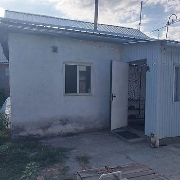 хоз постройки: Продаётся жилой дом с участком. - Дом одноэтажный, кровля из — 3