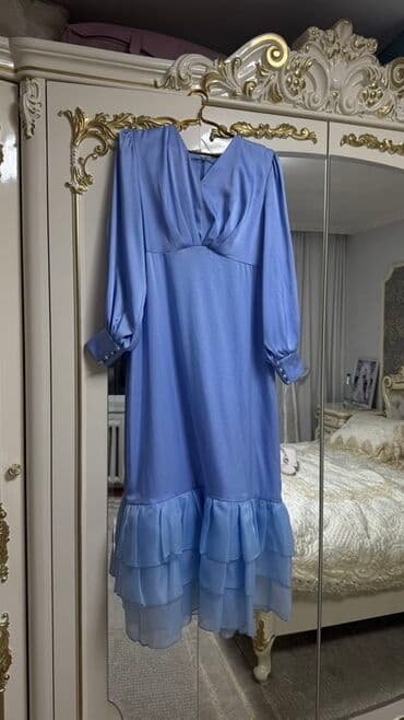 бордовое платье трикотаж: Нежное женское платье миди небесно‑голубого цвета. Особенности: - — 2