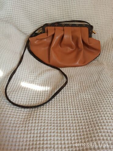 срочно продаю в связи с переездом: Классическая сумка, Louis Vuitton, Франция, Моющийся материал, Подкладка из мягкого материала, Водонепроницаемость, Женские, Б/у — 2