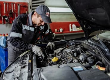 портативное зарядное устройство с розеткой: Автоэлектрик 24/7 на выезд ремонт грузовых автомобилей и легковых — 1