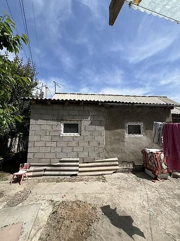 сутка ош: 🏡 Срочно продаётся времянка в самом центре села Сокулук! 📍 Отличная — 2