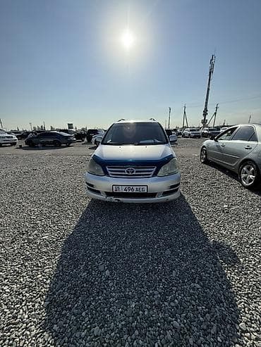 капот машины: Toyota Avensis Verso: 2004 г., 2.4 л, Механика, Бензин, Минивэн — 1