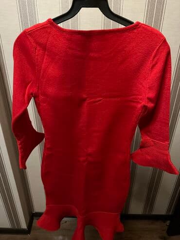 бордовое трикотажное платье: Продаю красивое,трикотажное платье Valentino,качество отличное.Сами — 2