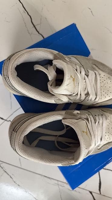 обувь джордан: Кроссовки Nike Air Jordan 1 Low, цвет светло‑серый/белый. Состояние — 2