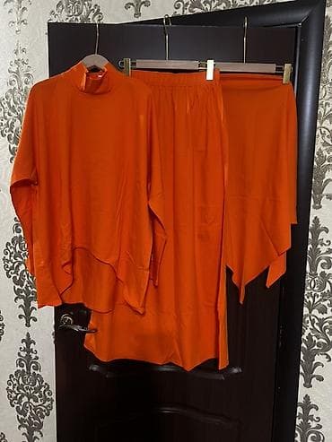 поварская одежда: Костюм женский свободного кроя с хиджабом Состав комплекта: - туника — 2