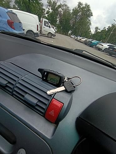 Продажа авто: Honda Fit: 2001 г., 1.3 л, Вариатор, Бензин, Хэтчбэк — 9