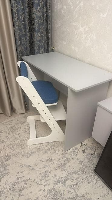 Компактный письменный стол + регулируемый растущий стул. - Стол at lalafo.kg Компактный письменный стол + регулируемый растущий стул. - Стол