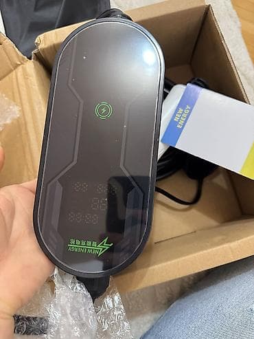 e 303: Зарядное устройство для электромобилей (EVSE) с дисплеем, розеткой 220 — 5