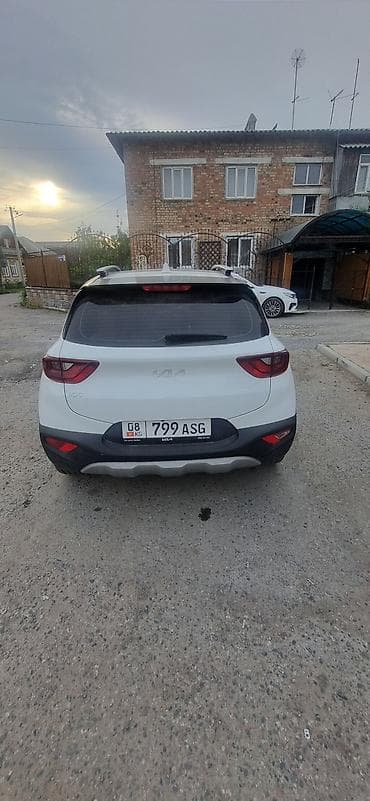 ка 3: Kia (белый кроссовер) - Кузов: компактный кроссовер, белый цвет — 3