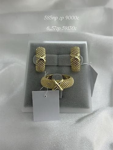 Комплект украшений из золота 585 пробы: серьги и кольцо в едином
