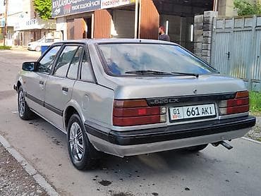 Mazda 626: 1986 г., 2 л, Кол менен иштөөчү, Бензин, Хетчбек — 4