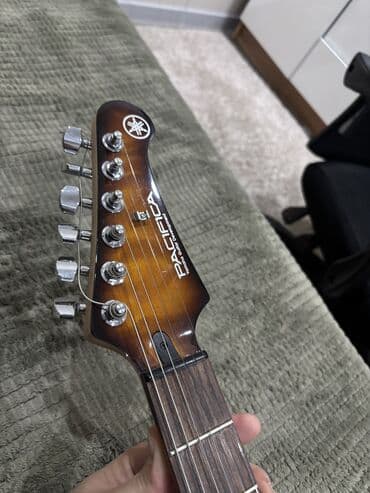 стоимость барабанной установки: Yamaha Pacifica 212 vqm, покупал в официальном магазине Ямаха весь — 6