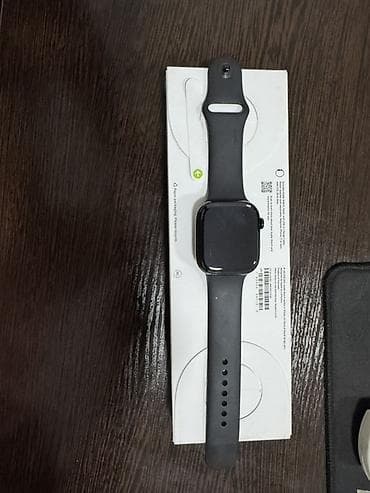 iphone cs: Смарт-часы Apple Watch (серия/модель не указана на фото), корпус — 2