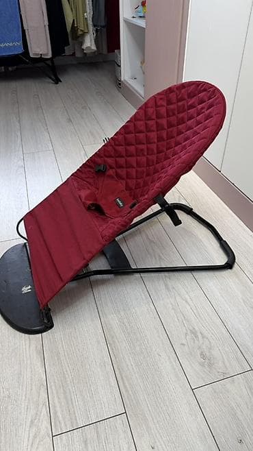 Детский мир: Детский шезлонг-качалка BabyBjörn Balance Soft, бордовый - — 2