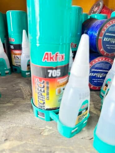 ибоксидная смола: Клей Akfix 705 предназначен для различных целей. В изображении — 2