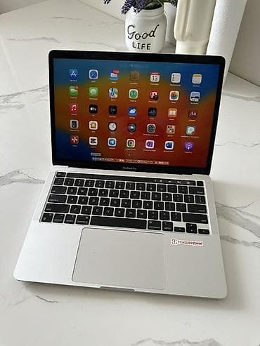 true: Apple MacBook Pro 13" (модель A2338, артикул MNEP3LL/A) с чипом Apple — 1