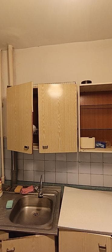 віддам даром дитячі іграшки: Отдам даром мойку, шкафы, телевизор, полки, старые двери — 4