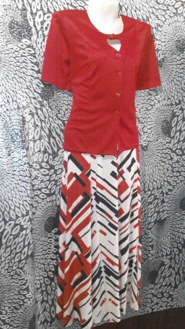 прокат вечерних платьев больших размеров: Продаю очень красивое, вечернее платье нос гипюровой накидкой. Размер — 15