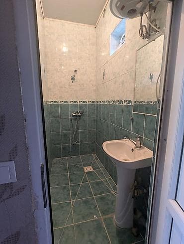 сдаю цокольное: Сдаю квартиру 2 ком частный дом район арча бешик все условия чистый — 1
