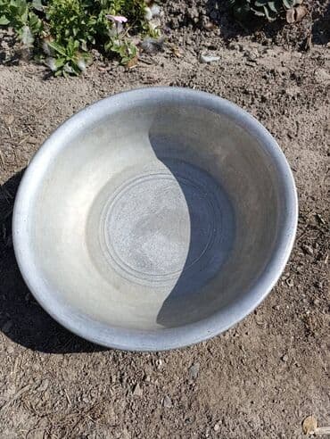 пустые канистры: Тазы СССР Алюминий - 1600 сом Латунь - 2500 сом Эмаль большой - 350 — 2