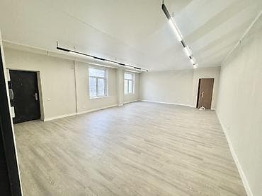 Кеңселерди сатуу 55 м², Ремонту бар, Бизнес борбор, 1 кабат