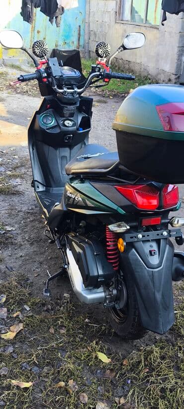 мотоциклы электронные: Тип скутера 150 куб. см, Бензин — 7