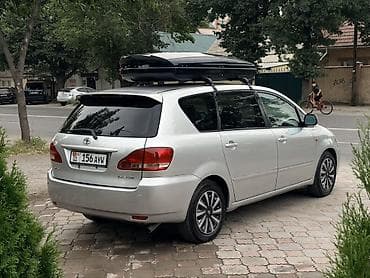 семиместное авто: Toyota Ipsum: 2002 г., 2.4 л, Автомат, Бензин, Минивэн — 5