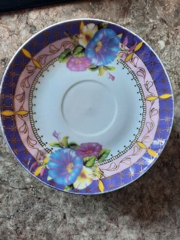 посуда пияла: Кесе по 150с, тарелки советские по 100 с — 3