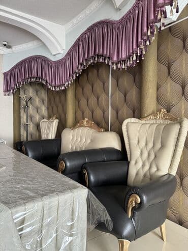 кухонная бу: Продается диван стол стул, почти новые 
Срочно — 8