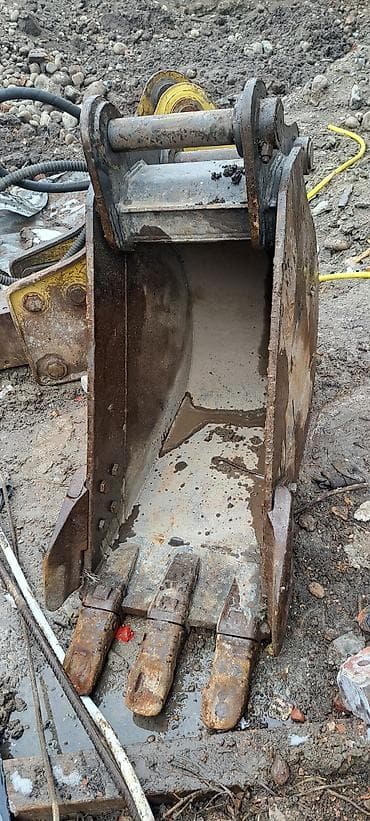 Строительное оборудование: Ковш для экскаватора 140 - Тип: землеройный ковш с тремя сменными — 3