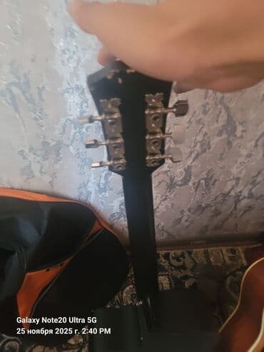 педаль для синтезатора: Акустическая гитара 6-струнная, корпус дредноут с вырезом (cutaway) — 6