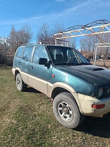 Nissan Terrano II: 1996 г., 2.4 л, Механика, Бензин, Внедорожник