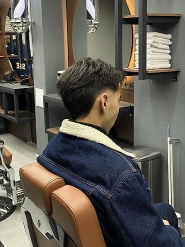 требуется мужской парикмахер: Вакансия: Барбер Выход Гарантирован !!! Ищем барбера. Основные — 1