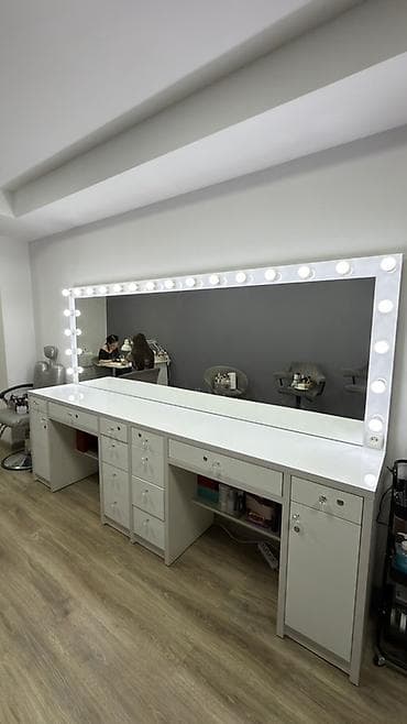 зеркала для макияжа: Освободится 30 апреля! Гримерный стол с большим зеркалом и подсветкой — 1