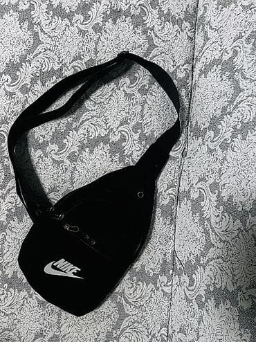 шлепки черные: Сумка через плечо (слинг/тревел-бэг) Nike, чёрная. - Формат — 3