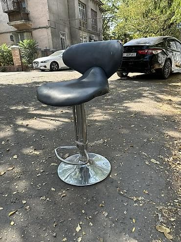 Кресла для салона красоты/барбершопа Описание: - Парикмахерские