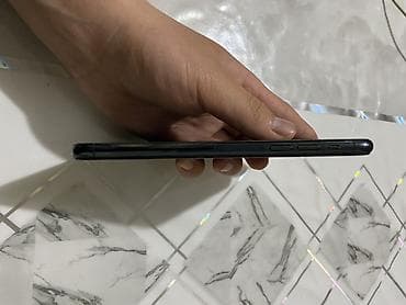 продажа телефонов в бишкеке цум: Смартфон черного цвета с тонким корпусом. Особенности: - Боковая — 2
