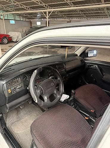 Унаа: Volkswagen Golf: 1995 г., 1.6 л, Кол менен иштөөчү, Бензин — 6
