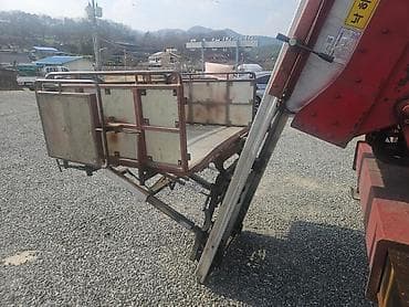 Грузовой подъёмник на базе автомобиля (наружный лифт для