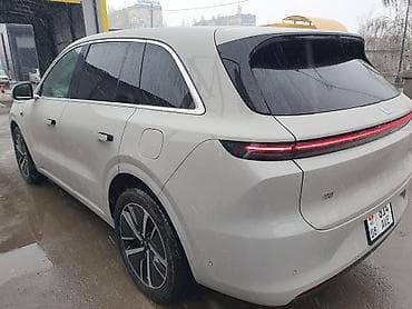 lexsus es: Lixiang L6: 2024 г. — 4