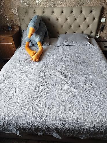 подушек: Продаётся двуспальная кровать с мягким изголовьем 🛏️ Стильная и — 1