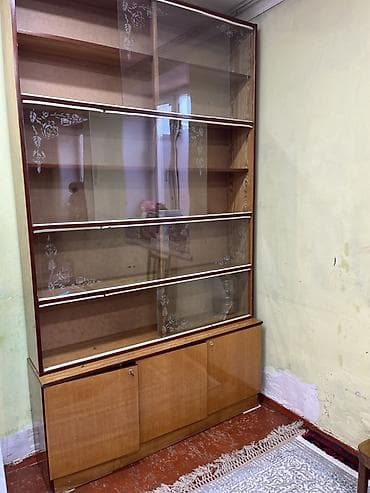 Книжный шкаф, Дерево