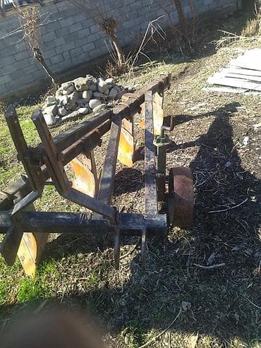 Навесной плуг для трактора, 5-корпусный. - Конструкция: рама с пятью at lalafo.kg Навесной плуг для трактора, 5-корпусный. - Конструкция: рама с пятью
