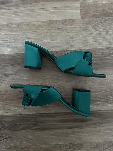 Босоножки, сандалии, шлепанцы: Зелёные женские мюли на среднем каблуке - Тип: мюли/шлёпки на каблуке — 1