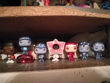 коллекционные фигурки: Фигурки из киндера по сериалу Осд-Stranger Thinks. В составе — 1