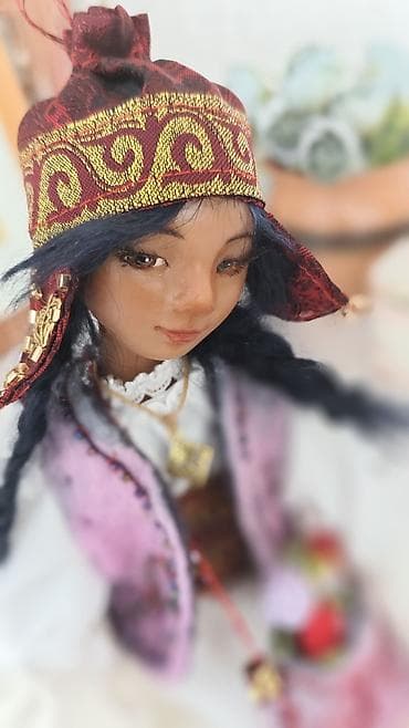 в единственнои экземпляре: Национальный костюм, Женский — 1