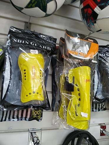 Щитки для футбола защита голени в спортивном магазине SPORTWORLD Цены