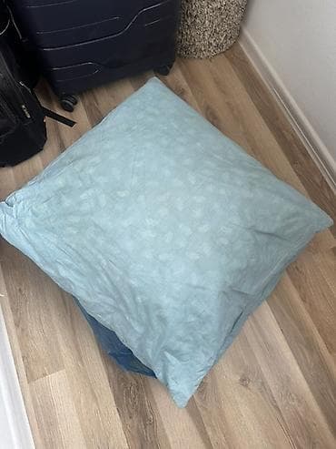 куплю перьевые подушки бу: Подушка из перья. 2 шт 
Бесплатно — 1