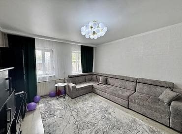 Продаётся уютный, жилой дом с большим ухоженным двором и